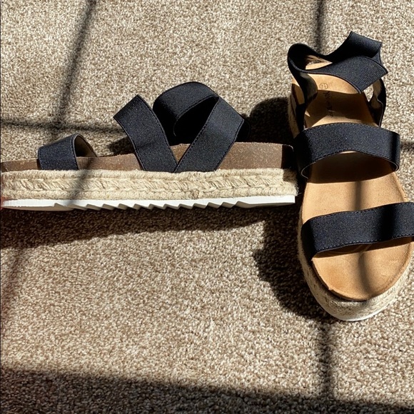 Platform Sandals - Picture 3 of 6